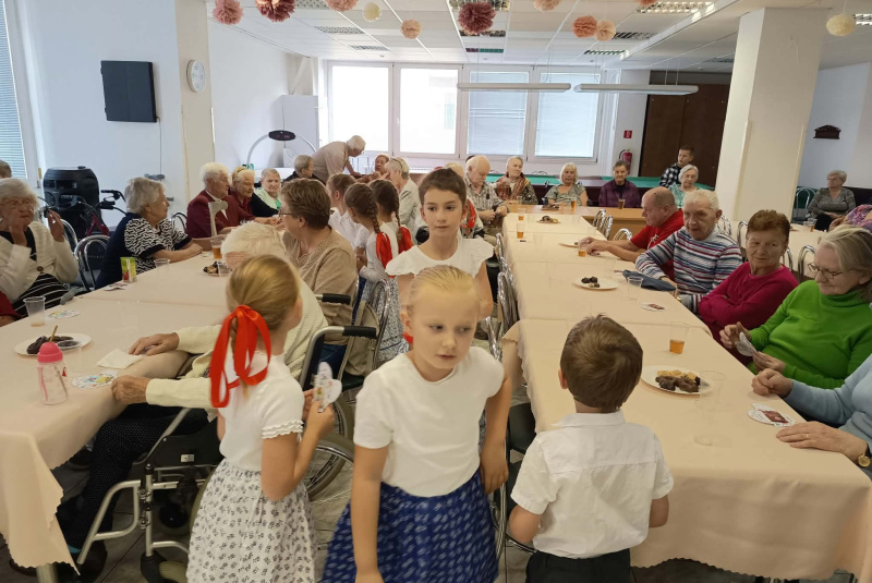  Aktuality - úvod / Mesiac úcty k starším - foto